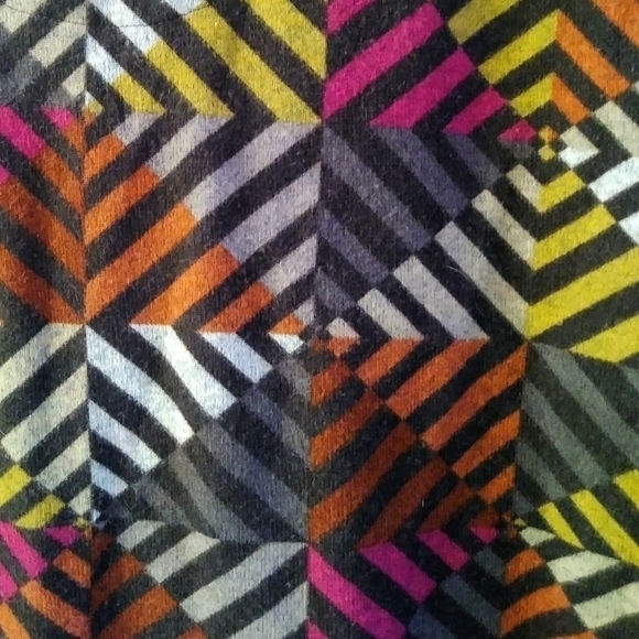 One World XL Geometric 3/4 Bell Sleeve Shirt - Picture 5 of 6